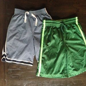 Bundle of 2 athletic shorts boys M Osh Kosh/Place